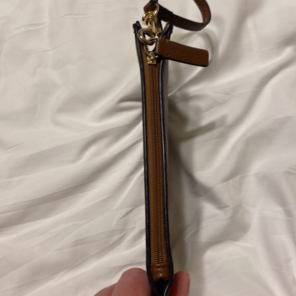 Calvin Klein Brown Leather Wristlet or Wallet - Picture 4 of 7